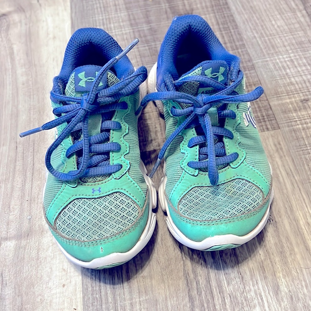 Toddler size 11 Under Armour tennis shoes